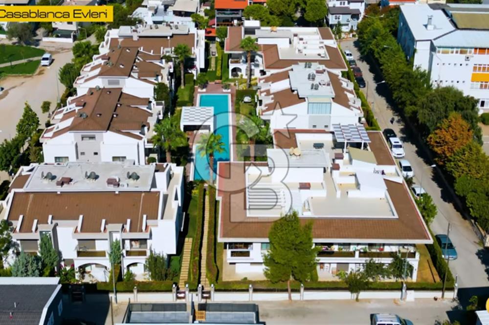 Urla Casablanca Sitesinde Havuz Cepheli 3+1