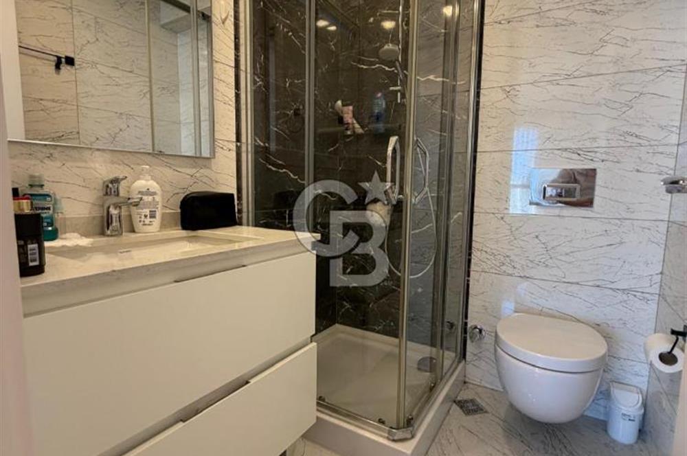 Suadiye'de deniz man. güvenlikli, havuzlu sitede ebeveynli 2+1
