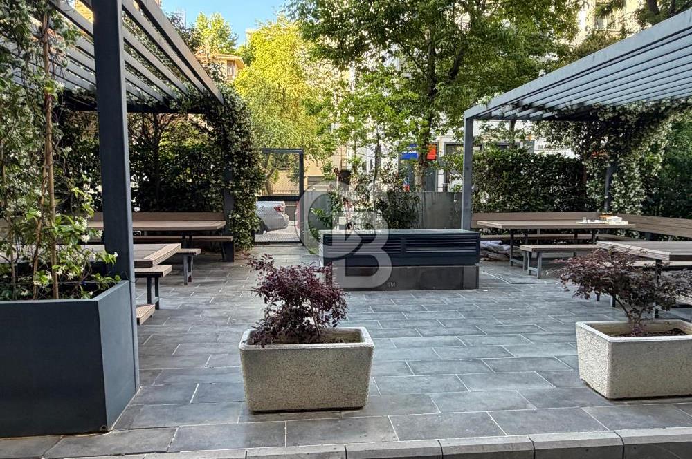Suadiye'de deniz man. güvenlikli, havuzlu sitede ebeveynli 2+1