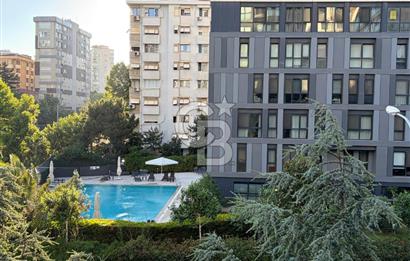Suadiye'de deniz man. güvenlikli, havuzlu sitede ebeveynli 2+1