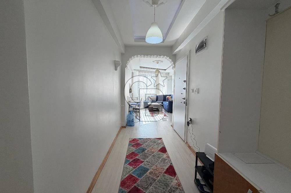 Buca DEÜ Yakını Cadde Üzeri Eşyalı Balkonlu 1+1 Daire