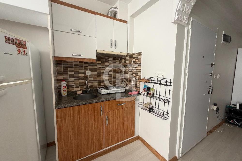 Buca DEÜ Yakını Cadde Üzeri Eşyalı Balkonlu 1+1 Daire