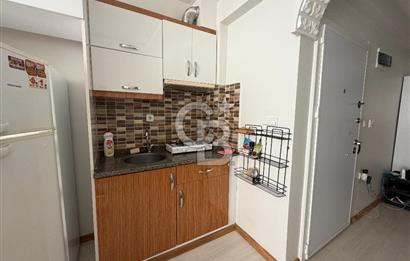 Buca DEÜ Yakını Cadde Üzeri Eşyalı Balkonlu 1+1 Daire