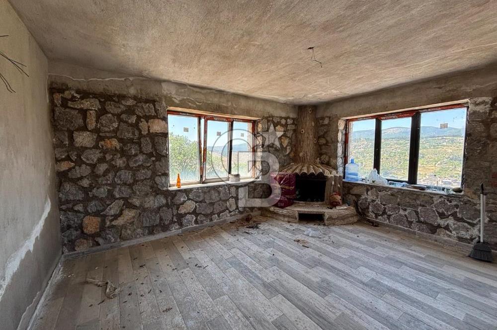 BORNOVA BEŞYOL DA 8440 M2 TARLA İÇERİSİNDE ASFALT YOLA CEPHELİ SATILIK MÜSTAKİL EV VE ARSASI