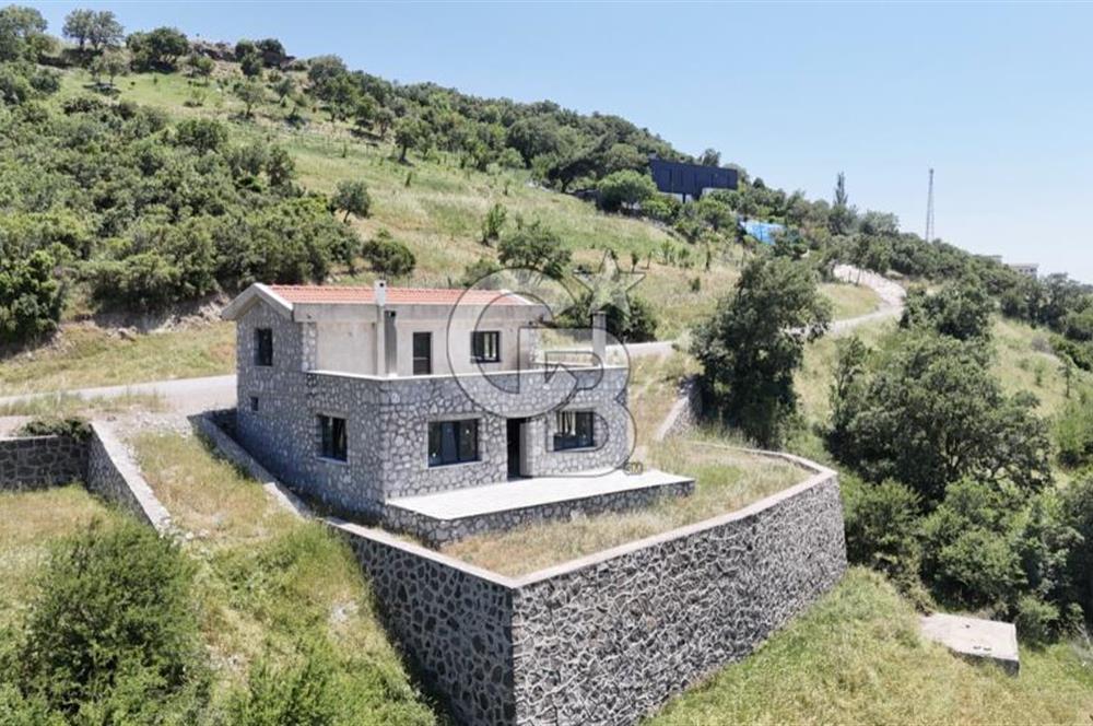 BORNOVA BEŞYOL DA 8440 M2 TARLA İÇERİSİNDE ASFALT YOLA CEPHELİ SATILIK MÜSTAKİL EV VE ARSASI