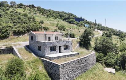 BORNOVA BEŞYOL DA 8440 M2 TARLA İÇERİSİNDE ASFALT YOLA CEPHELİ SATILIK MÜSTAKİL EV VE ARSASI