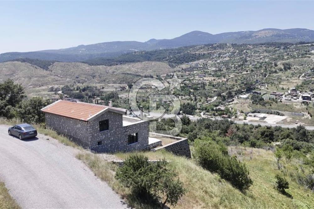 BORNOVA BEŞYOL DA 8440 M2 TARLA İÇERİSİNDE ASFALT YOLA CEPHELİ SATILIK MÜSTAKİL EV VE ARSASI
