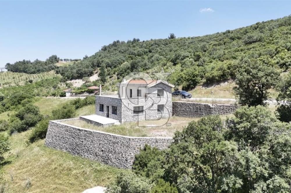 BORNOVA BEŞYOL DA 8440 M2 TARLA İÇERİSİNDE ASFALT YOLA CEPHELİ SATILIK MÜSTAKİL EV VE ARSASI