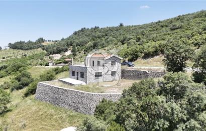 BORNOVA BEŞYOL DA 8440 M2 TARLA İÇERİSİNDE ASFALT YOLA CEPHELİ SATILIK MÜSTAKİL EV VE ARSASI