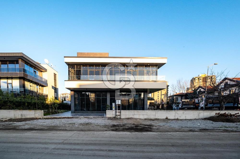 PARK CADDESİ'NDE ÖZEL MİMARİYE SAHİP PRESTİJLİ KURUMSAL BİNA