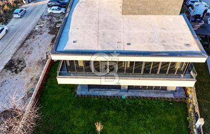 PARK CADDESİ'NDE ÖZEL MİMARİYE SAHİP PRESTİJLİ KURUMSAL BİNA