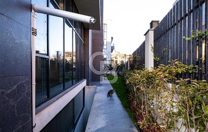 PARK CADDESİ'NDE ÖZEL MİMARİYE SAHİP PRESTİJLİ KURUMSAL BİNA