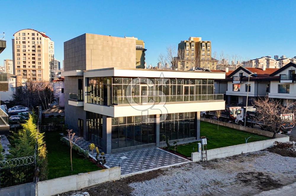 PARK CADDESİ'NDE ÖZEL MİMARİYE SAHİP PRESTİJLİ KURUMSAL BİNA
