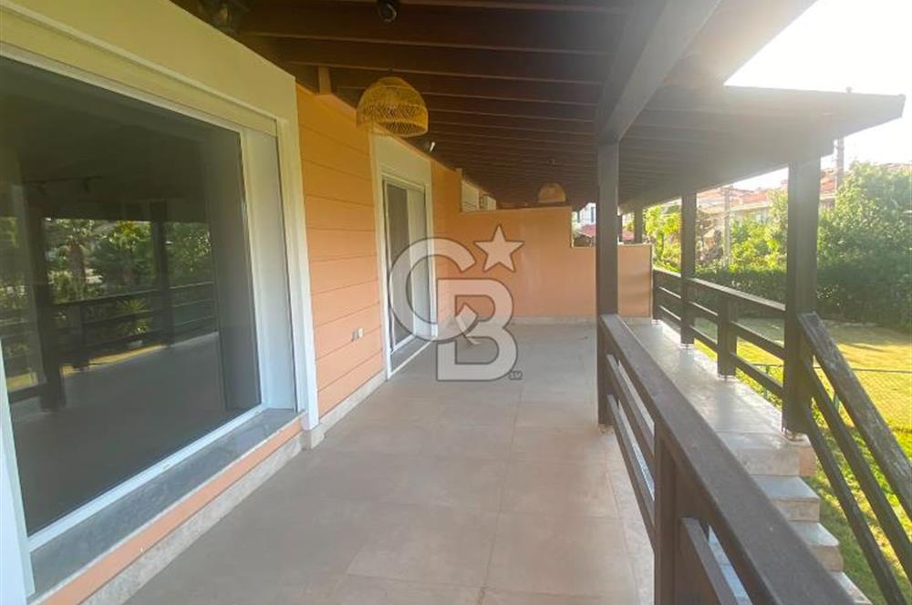 Çeşme'de Denize Yürüme Mesafesinde Yıllık Kiralık Villa