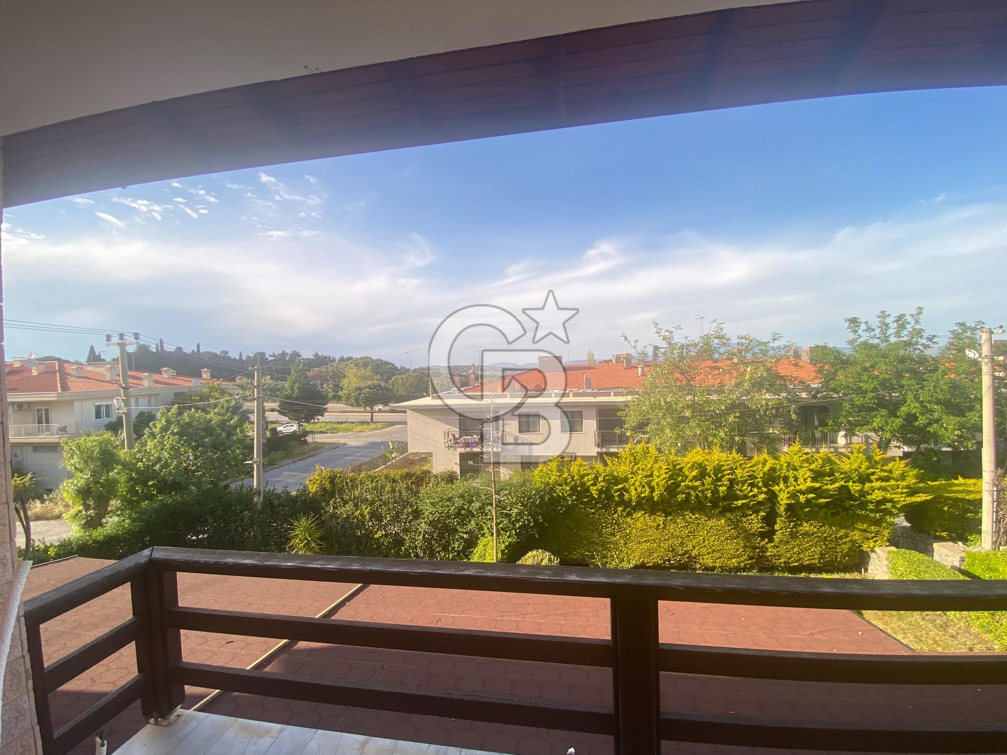 Çeşme'de Denize Yürüme Mesafesinde Yıllık Kiralık Villa