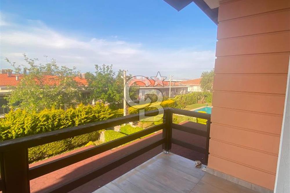 Çeşme'de Denize Yürüme Mesafesinde Yıllık Kiralık Villa