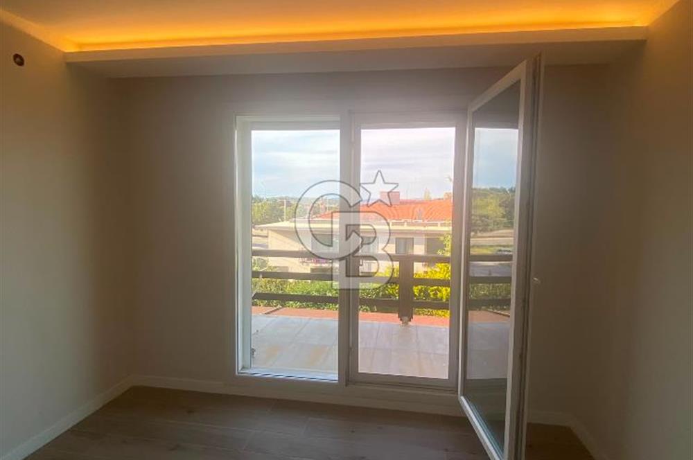 Çeşme'de Denize Yürüme Mesafesinde Yıllık Kiralık Villa