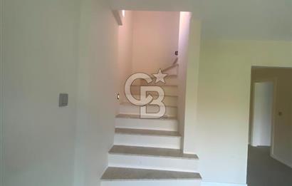 Çeşme'de Denize Yürüme Mesafesinde Yıllık Kiralık Villa