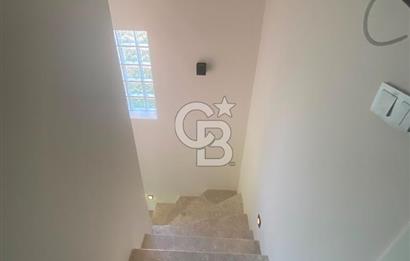 Çeşme'de Denize Yürüme Mesafesinde Yıllık Kiralık Villa