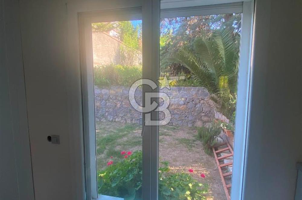 Çeşme'de Denize Yürüme Mesafesinde Yıllık Kiralık Villa