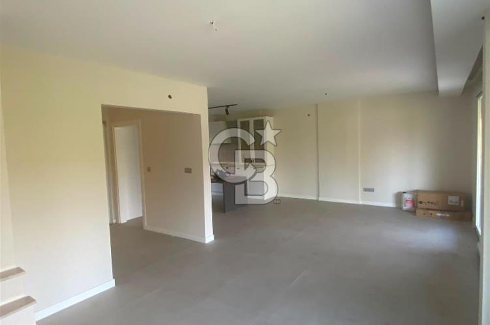 Çeşme'de Denize Yürüme Mesafesinde Yıllık Kiralık Villa