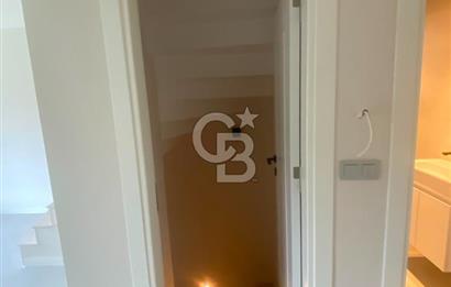 Çeşme'de Denize Yürüme Mesafesinde Yıllık Kiralık Villa