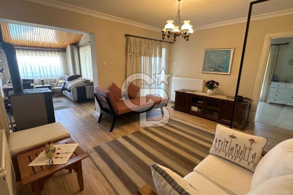 Bornova Yakaköy’de Havuzlu & Asansörlü 7+2 Tripleks Müstakil Villa