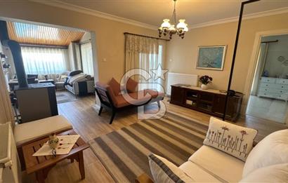 Bornova Yakaköy’de Havuzlu & Asansörlü 7+2 Tripleks Müstakil Villa