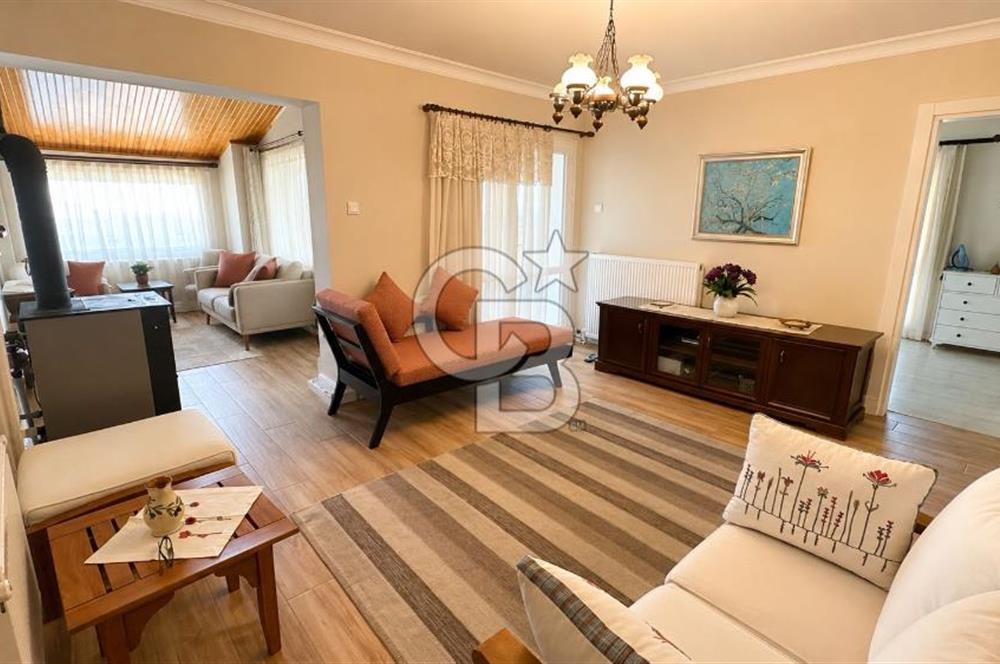 Bornova Yakaköy’de Havuzlu & Asansörlü 7+2 Tripleks Müstakil Villa