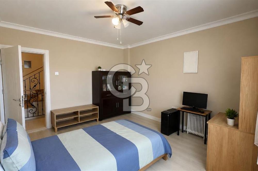 Bornova Yakaköy’de Havuzlu & Asansörlü 7+2 Tripleks Müstakil Villa