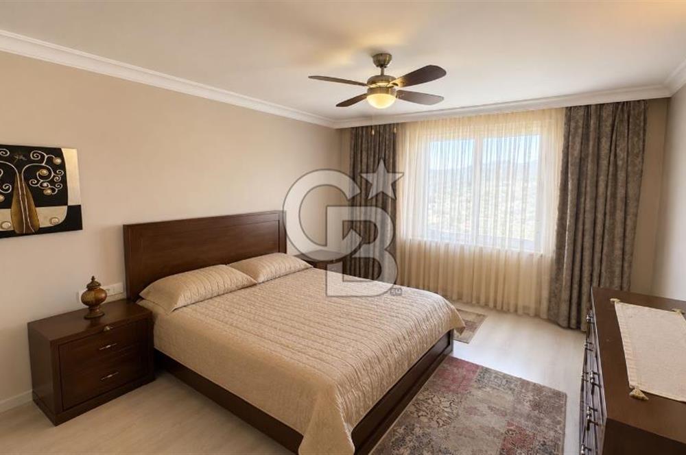 Bornova Yakaköy’de Havuzlu & Asansörlü 7+2 Tripleks Müstakil Villa