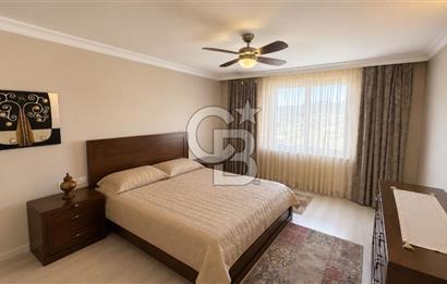 Bornova Yakaköy’de Havuzlu & Asansörlü 7+2 Tripleks Müstakil Villa
