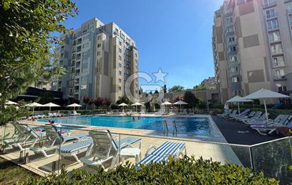 ÇEKMEKÖY TAŞDELEN IVORY SİTESİ'NDE HAVUZ MANZARALI 2+1 SATILIK DAİRE