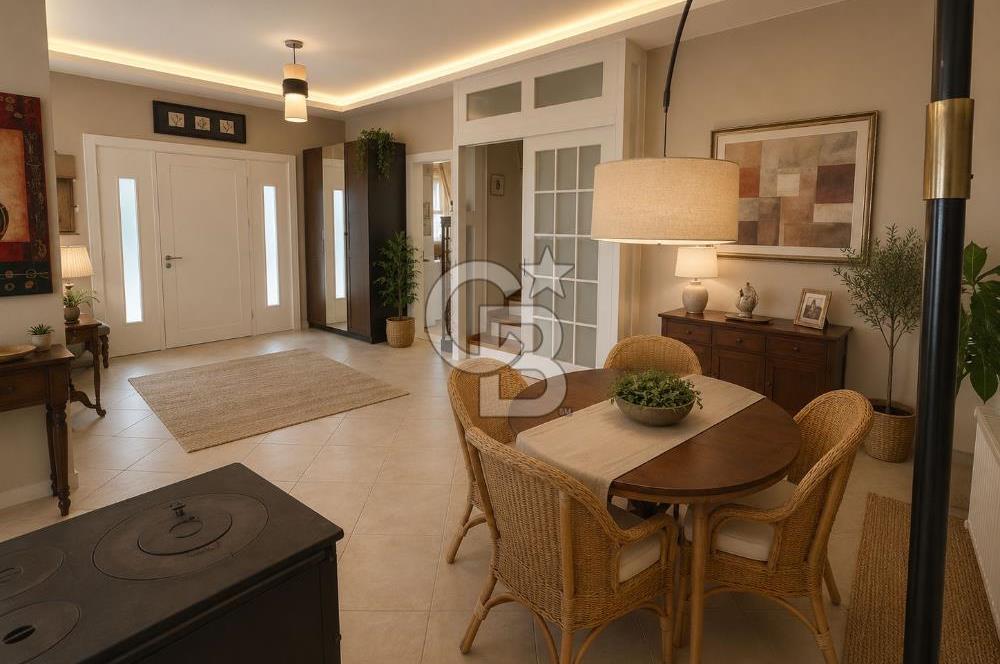 Bornova Yakaköy’de Havuzlu & Asansörlü 7+2 Tripleks Müstakil Villa