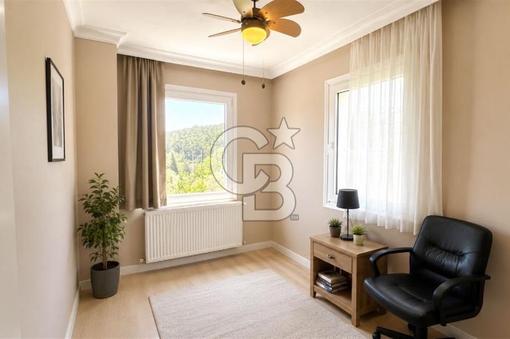Bornova Yakaköy’de Havuzlu & Asansörlü 7+2 Tripleks Müstakil Villa