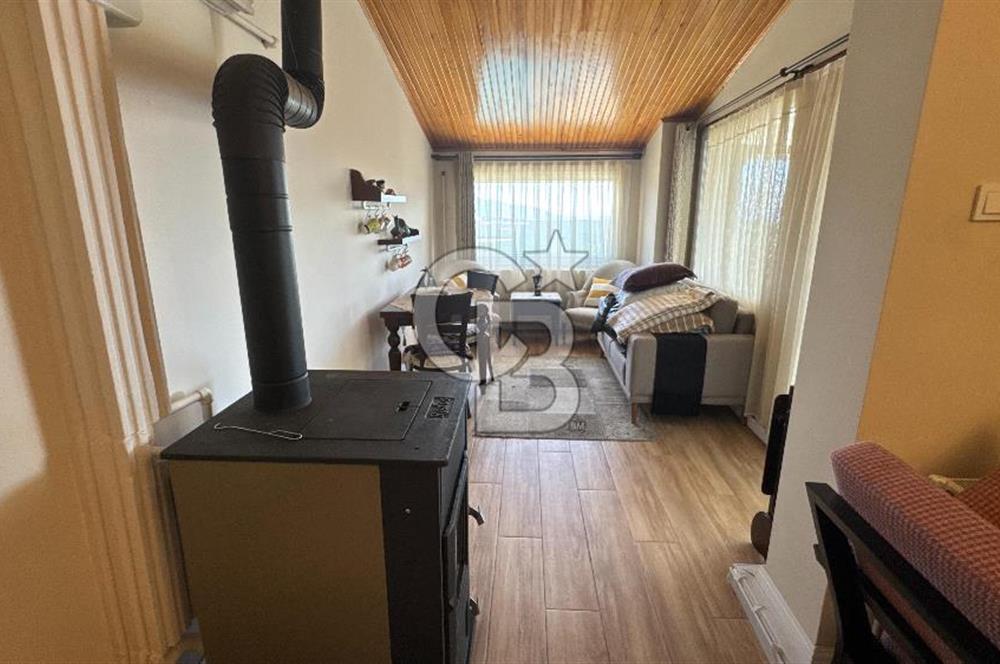 Bornova Yakaköy’de Havuzlu & Asansörlü 7+2 Tripleks Müstakil Villa