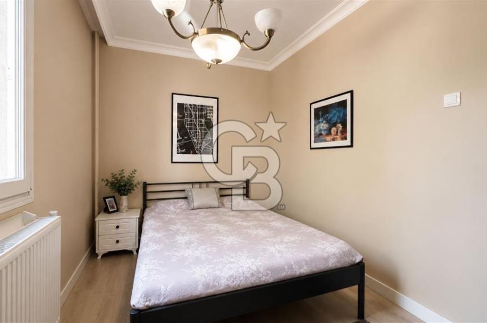 Bornova Yakaköy’de Havuzlu & Asansörlü 7+2 Tripleks Müstakil Villa