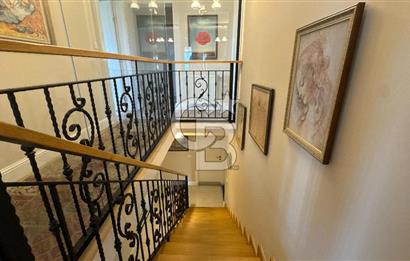 Bornova Yakaköy’de Havuzlu & Asansörlü 7+2 Tripleks Müstakil Villa