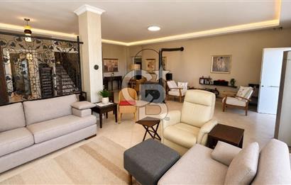 Bornova Yakaköy’de Havuzlu & Asansörlü 7+2 Tripleks Müstakil Villa