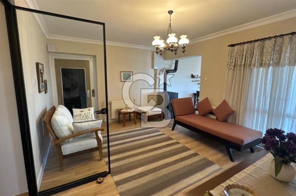 Bornova Yakaköy’de Havuzlu & Asansörlü 7+2 Tripleks Müstakil Villa