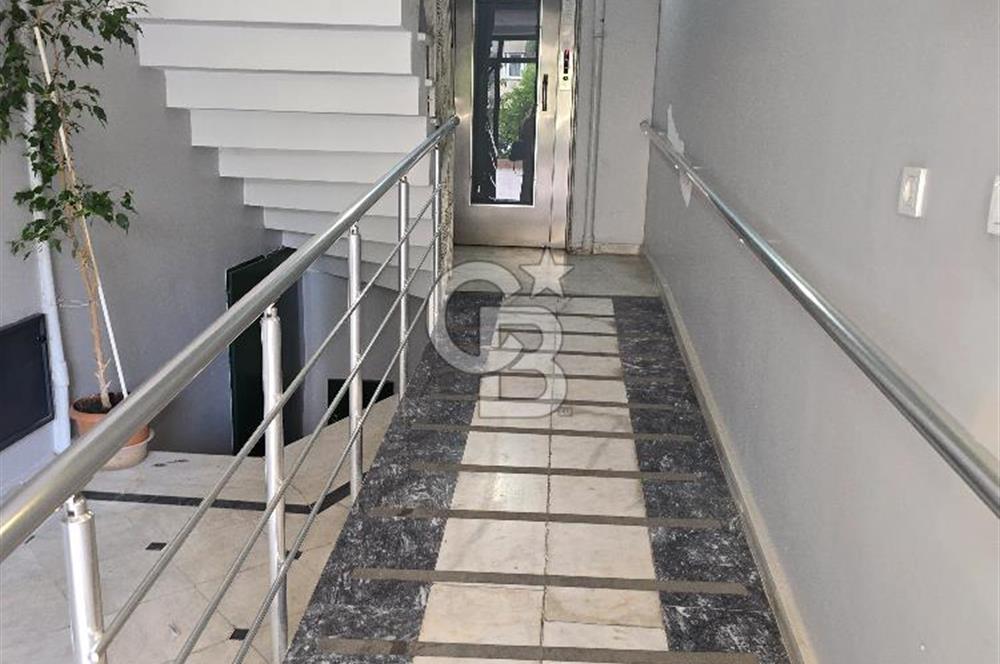 Kadıköy Sahrayıcedit'te Kiralık 4+1 Geniş Çatı Dubleksi