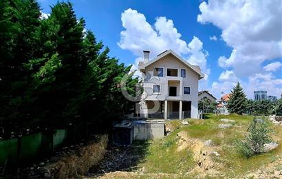 ANGORA EVLERİNDE KÖŞE PARSEL, GENİŞ BAHÇELİ 7+2 SATILIK VİLLA