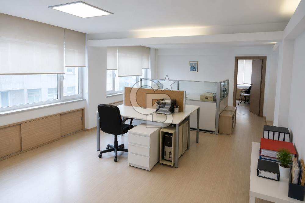 KADIKÖY KUŞDİLİ CADDESİN'DE KÖŞE KONUMLU KATTA TEK İŞ MERKEZİNDE  95 M2 SATILIK OFİS KATI