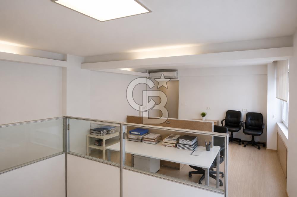 KADIKÖY KUŞDİLİ CADDESİN'DE KÖŞE KONUMLU KATTA TEK İŞ MERKEZİNDE  95 M2 SATILIK OFİS KATI