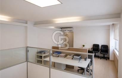 KADIKÖY KUŞDİLİ CADDESİN'DE KÖŞE KONUMLU KATTA TEK İŞ MERKEZİNDE  95 M2 SATILIK OFİS KATI
