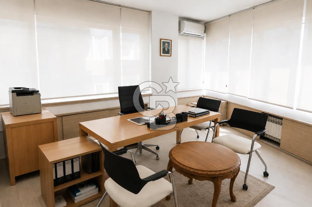 KADIKÖY KUŞDİLİ CADDESİN'DE KÖŞE KONUMLU KATTA TEK İŞ MERKEZİNDE  95 M2 SATILIK OFİS KATI
