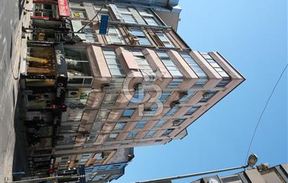 KADIKÖY KUŞDİLİ CADDESİN'DE KÖŞE KONUMLU KATTA TEK İŞ MERKEZİNDE  95 M2 SATILIK OFİS KATI