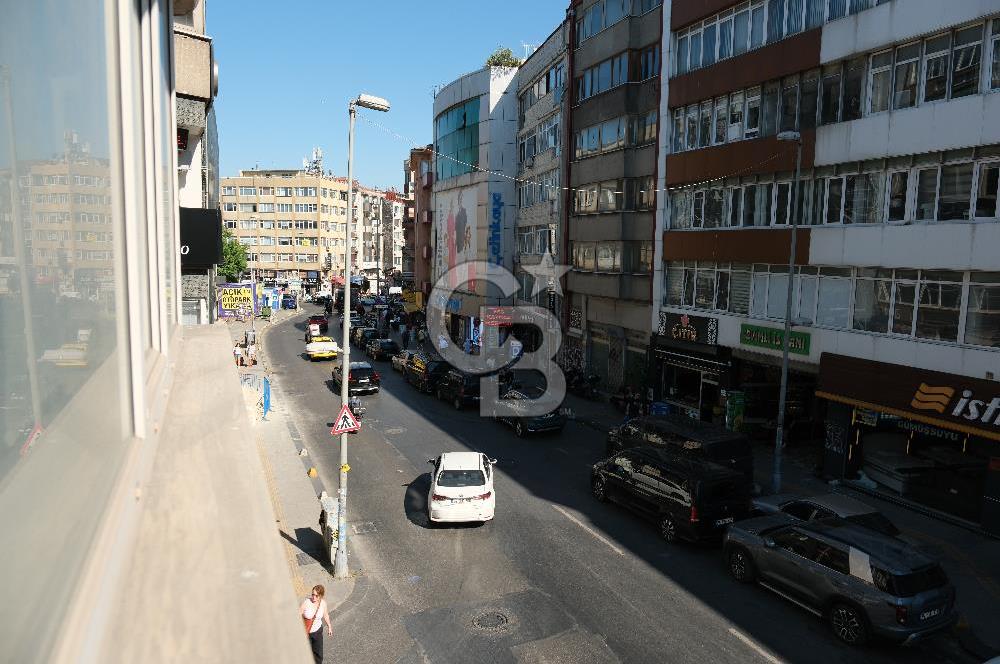 KADIKÖY KUŞDİLİ CADDESİN'DE KÖŞE KONUMLU KATTA TEK İŞ MERKEZİNDE  95 M2 SATILIK OFİS KATI