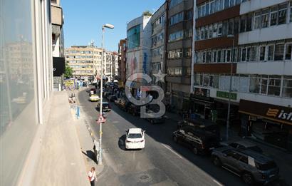 KADIKÖY KUŞDİLİ CADDESİN'DE KÖŞE KONUMLU KATTA TEK İŞ MERKEZİNDE  95 M2 SATILIK OFİS KATI