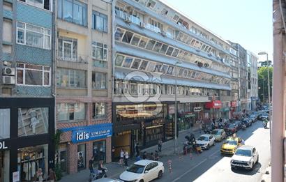 KADIKÖY KUŞDİLİ CADDESİN'DE KÖŞE KONUMLU KATTA TEK İŞ MERKEZİNDE  95 M2 SATILIK OFİS KATI